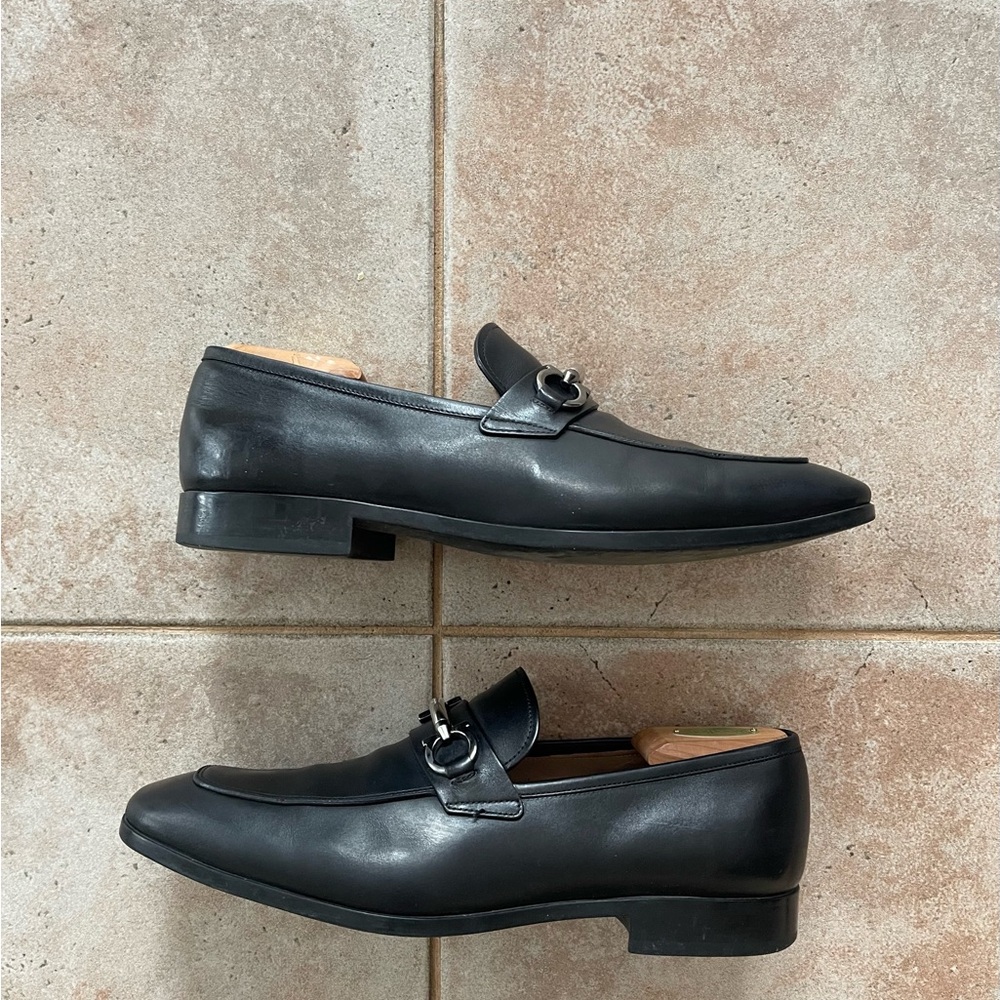 Salvatore Ferragamo black leather loafers 11.5 $500 - Picture 2 of 3